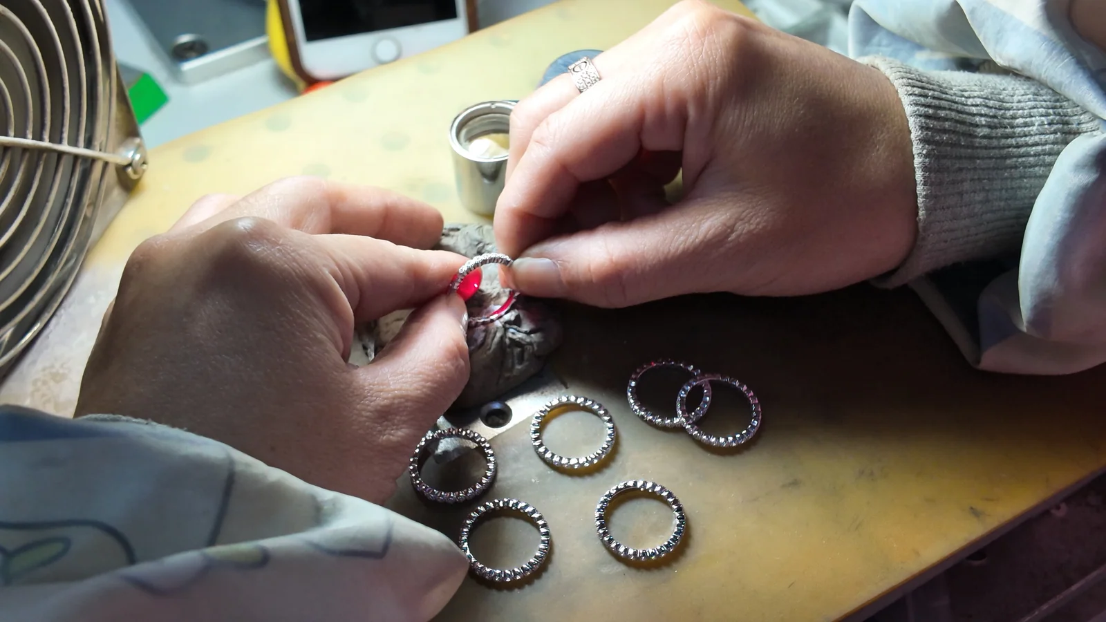 Stone setting work in the NOVA workshop